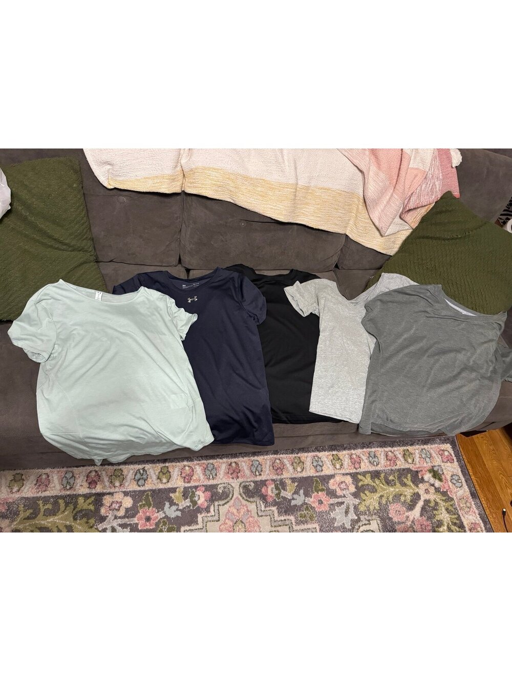 (5) under armour tshirts